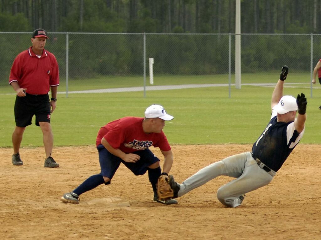 softball-tag-out
